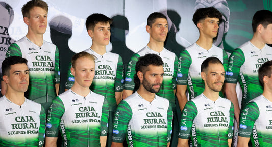 Caja Rural–Seguros RGA presenta su equipo profesional junto a la MMR Bikes
